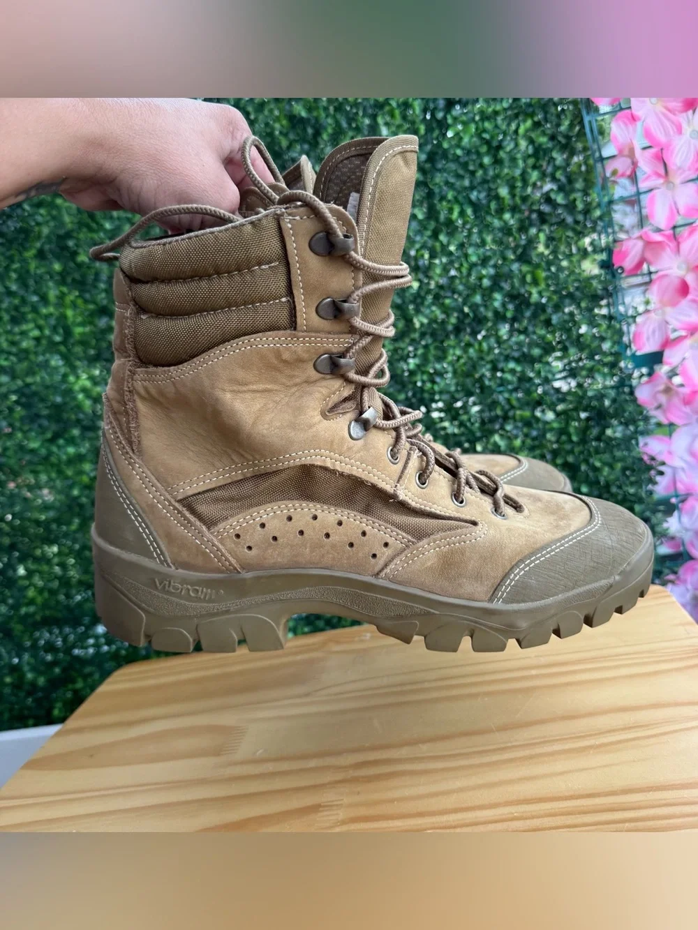 Bates US Army Combat Boots Men’s 9.5R Tan Suede Vibram Tactical Military USA